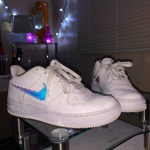 Air Force 1 Low Iridescent Pixel White